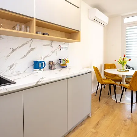 Neyla Apartment *